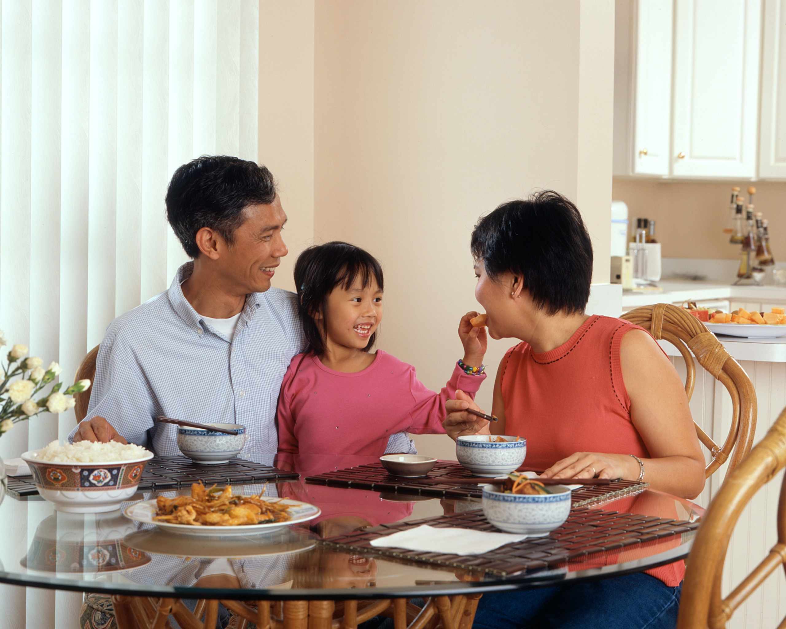 Three ways to make family mealtimes healthier