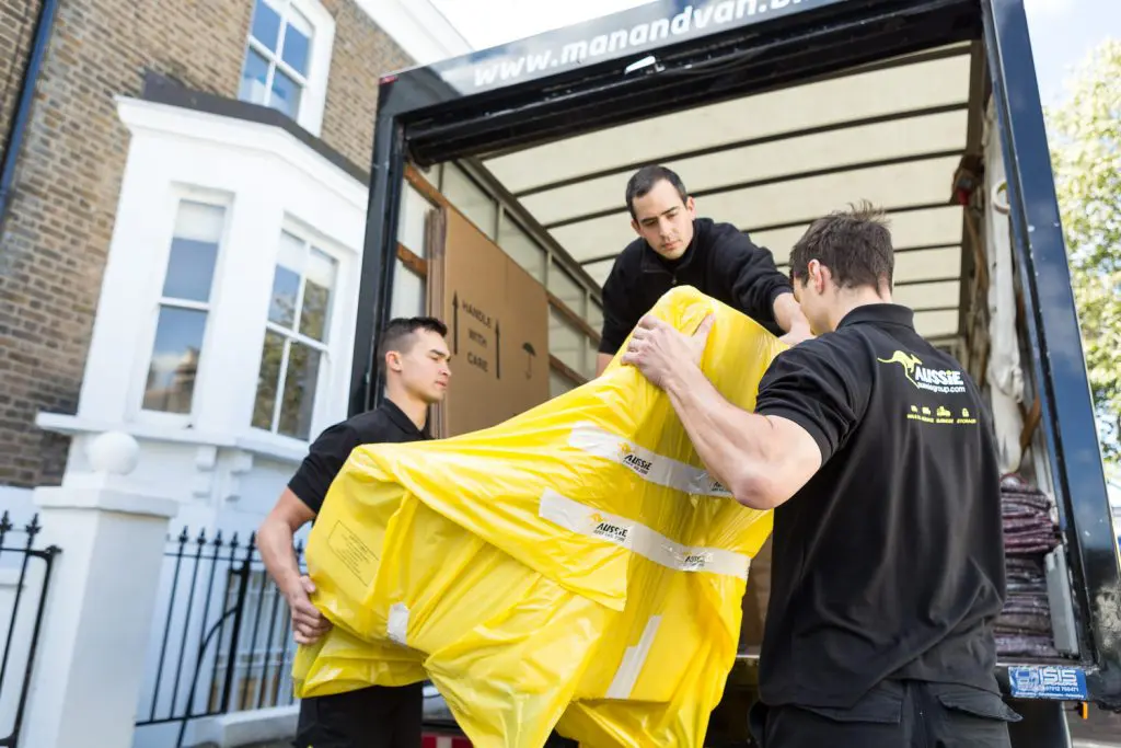 Removal Company vs Self Move: Which is better?